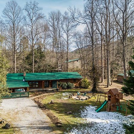 Sugar Cove By Avantstay Cabin By The River W Hot Tub Pool Table Guest House แกตลิงเบิร์ก ภายนอก รูปภาพ