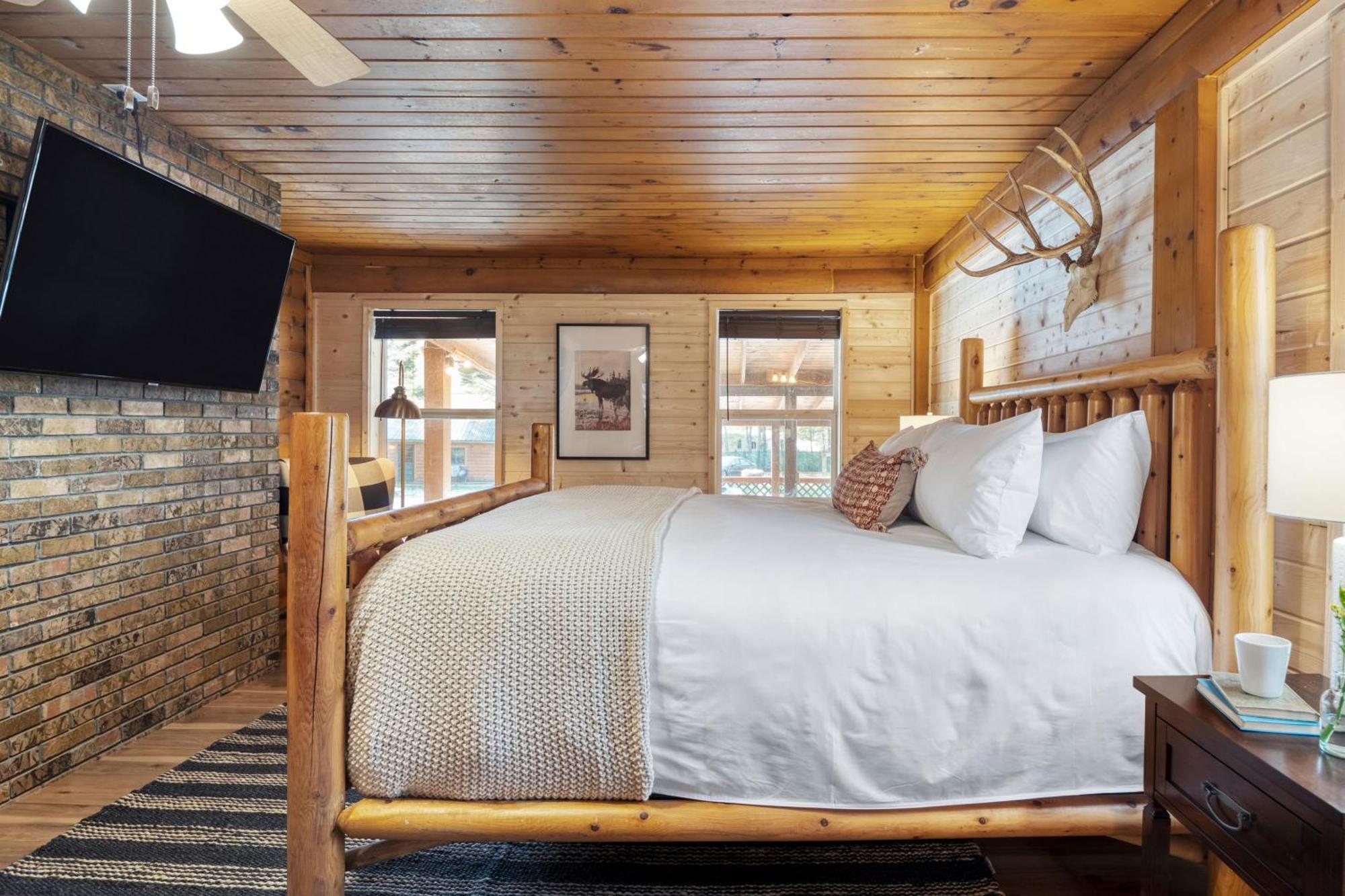 Sugar Cove By Avantstay Cabin By The River W Hot Tub Pool Table Guest House แกตลิงเบิร์ก ภายนอก รูปภาพ
