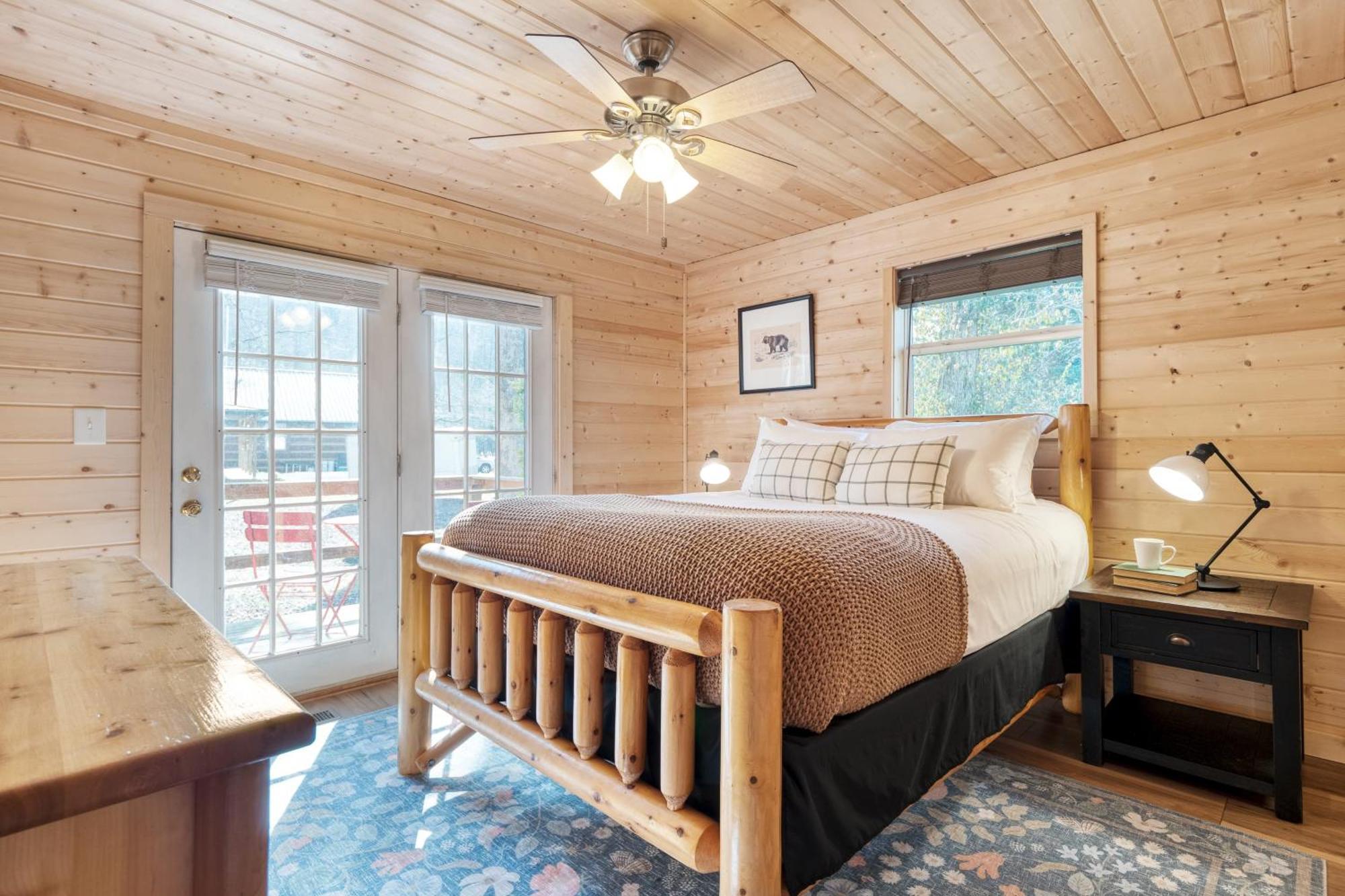Sugar Cove By Avantstay Cabin By The River W Hot Tub Pool Table Guest House แกตลิงเบิร์ก ภายนอก รูปภาพ
