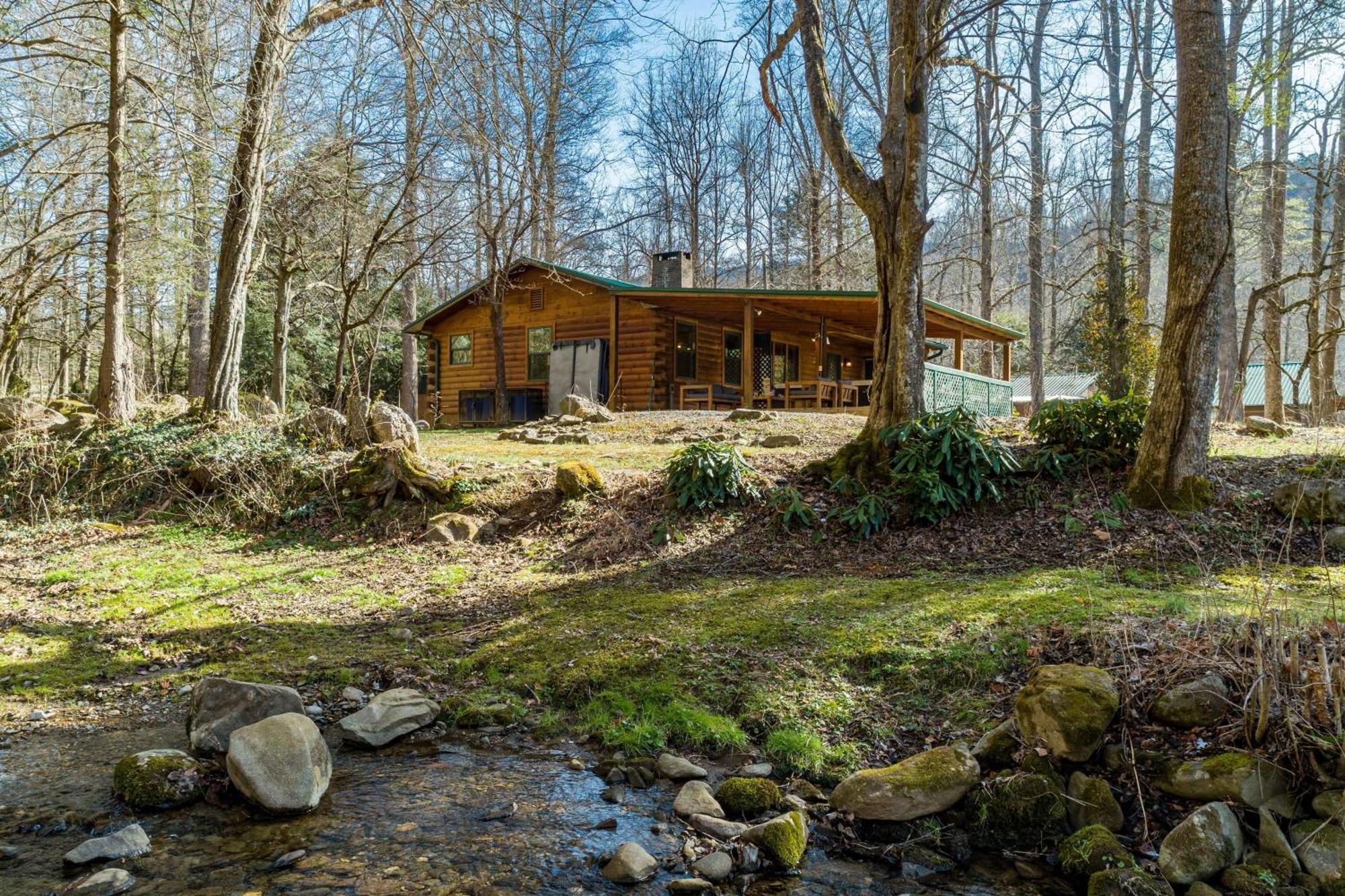 Sugar Cove By Avantstay Cabin By The River W Hot Tub Pool Table Guest House แกตลิงเบิร์ก ภายนอก รูปภาพ